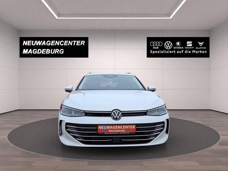 Gebraucht VW Passat Elegance 150 PS (110 kW) 2025 Oryxweiß perlmutteffekt Kombi