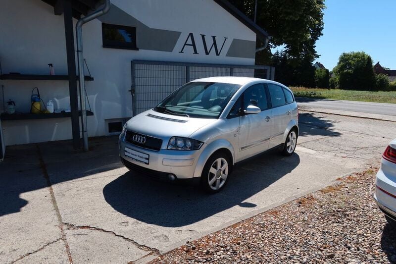 Silber Gebraucht 2000 Audi A2 Sport Kleinwagen | 1.250 € - Bild 1/4