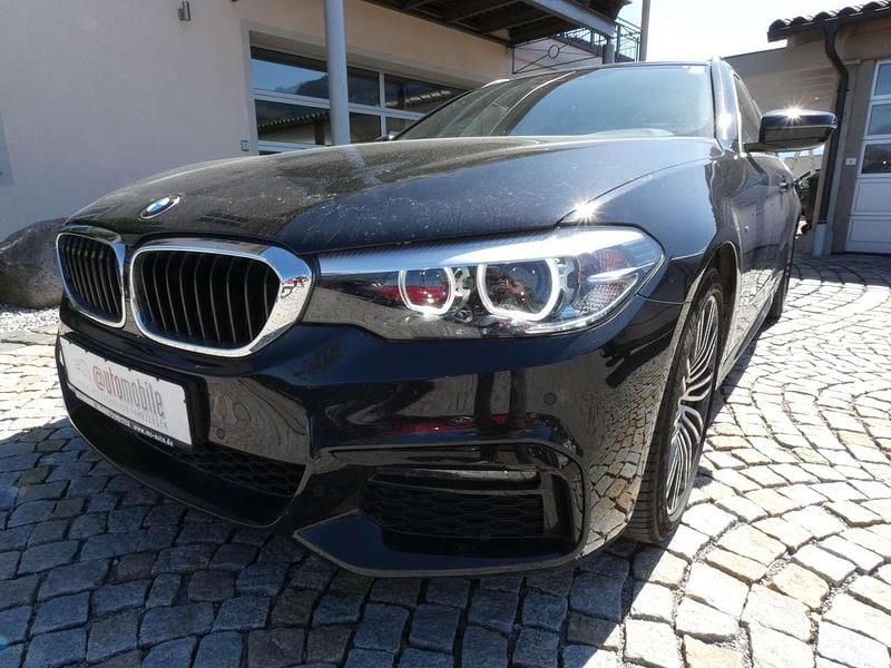 Black sapphire Gebraucht 2018 BMW 530 M Sport Kombi | 25.950 € (Guter Preis) - Bild 1/4