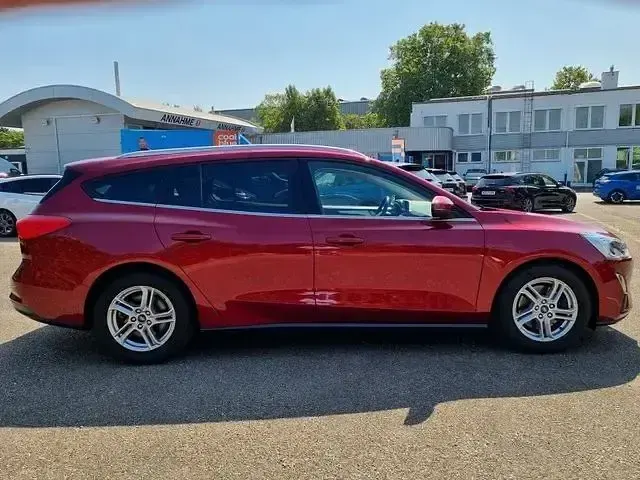 Gebraucht Ford Focus Cool & Connect 101 PS (74 kW) 2019 Rot Limousine