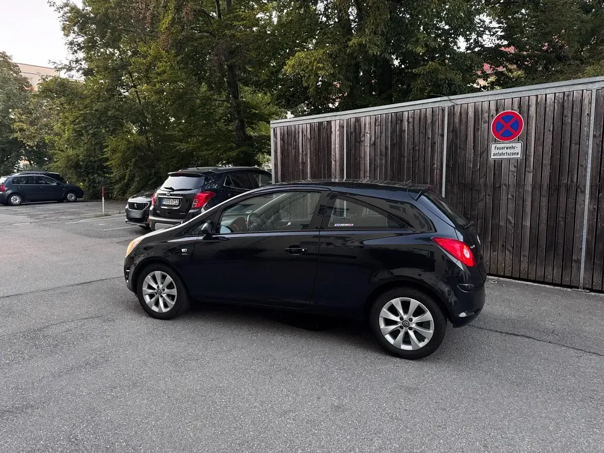 Gebraucht Opel Corsa 69 PS (50 kW) 2014 Schwarz Kleinwagen