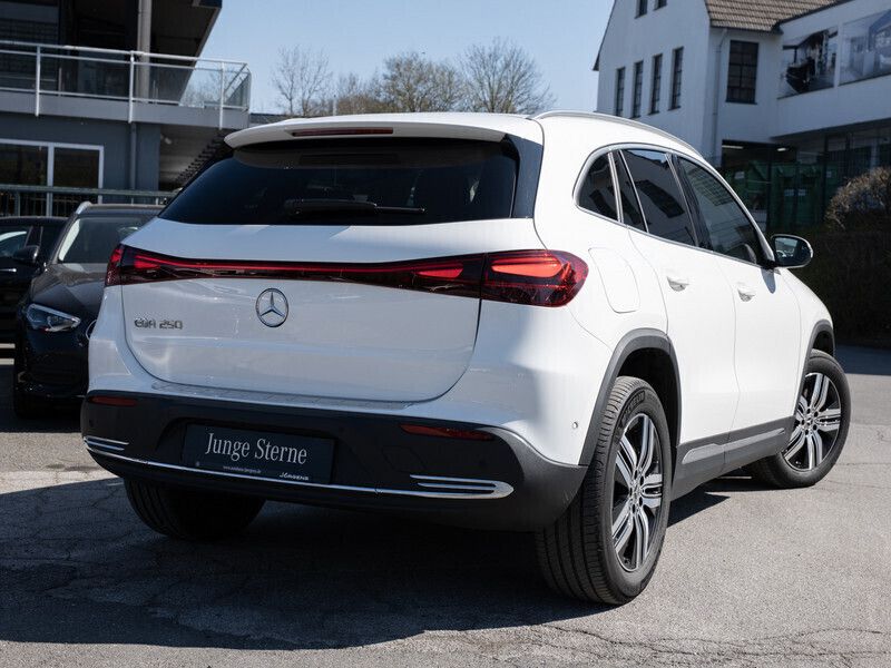 Gebraucht Mercedes EQA250 Progressive 139 kW (190 PS) 2024 Unilack polarweiss SUV