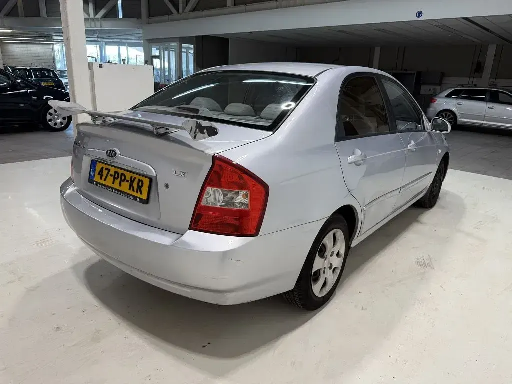 Gebraucht Kia Cerato LX 105 PS (77 kW) 2004 Grau Limousine
