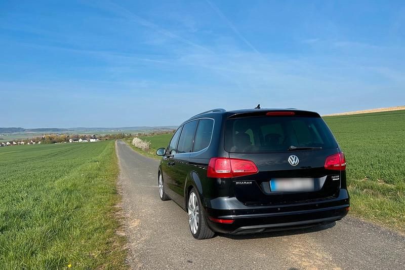 Second-hand VW Sharan 140 CP (102 kW) 2014 Negru Monovolum