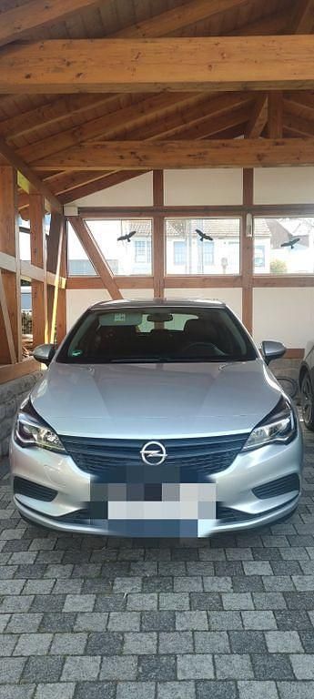 Silber Gebraucht 2016 Opel Astra Edition Limousine | 8.500 € (Superpreis) - Bild 1/4