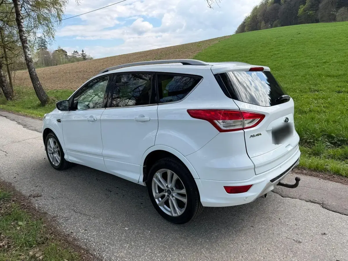Gebraucht Ford Kuga Titanium 179 PS (131 kW) 2015 Weiß SUV