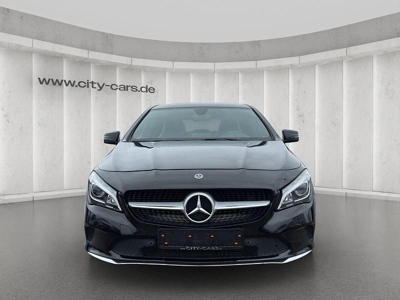 Gebraucht Mercedes CLA180 122 PS (89 kW) 2018 Schwarz Limousine