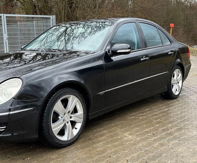 Gebraucht Mercedes E280 Avantgarde 190 PS (139 kW) 2006 Schwarz Limousine