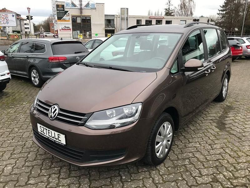Gebraucht VW Sharan Trendline 150 PS (110 kW) 2011 Braun Van / Kleinbus