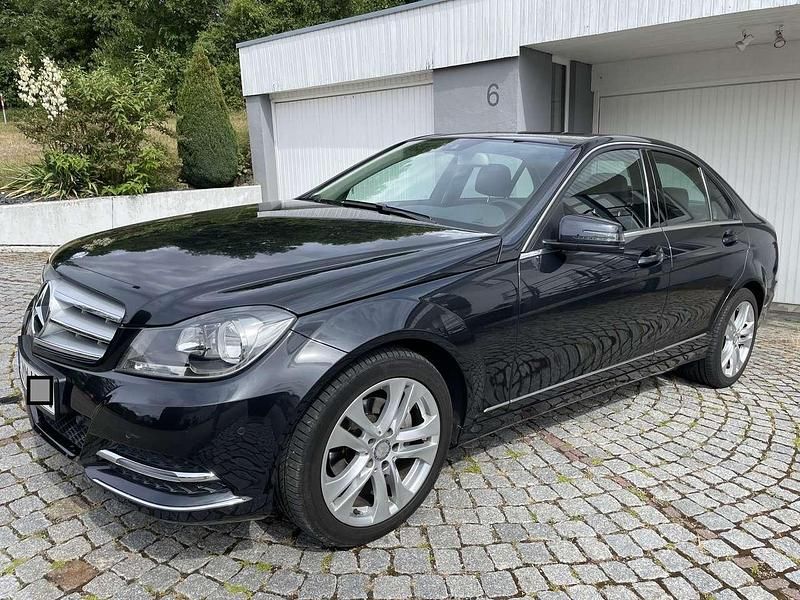 Schwarz Gebraucht 2013 Mercedes C180 Limousine | 15.490 € (Etwas zu teuer) - Bild 1/4