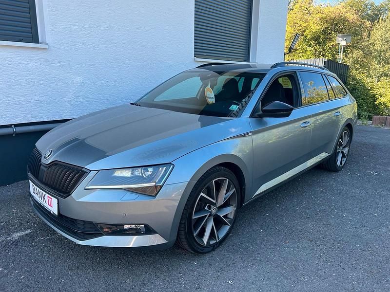 Grau Gebraucht 2017 Skoda Superb SportLine Kombi | 19.900 € (Fairer Preis) - Bild 1/4