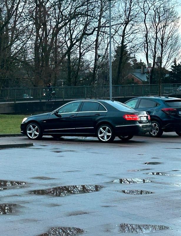 Gebraucht Mercedes E200 136 PS (100 kW) 2010 Schwarz Limousine