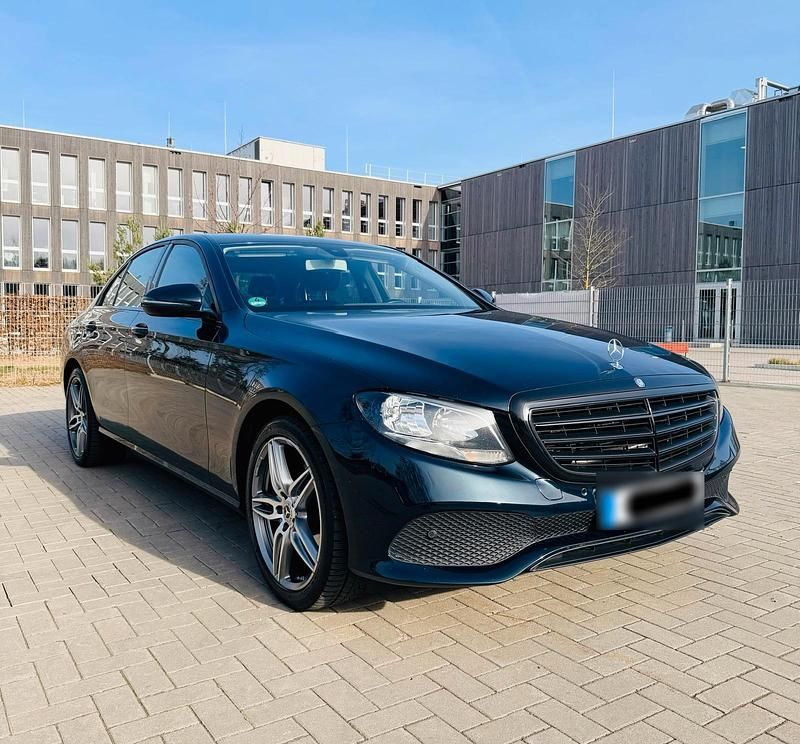 Gebraucht Mercedes E220 194 PS (142 kW) 2016 Grün Limousine