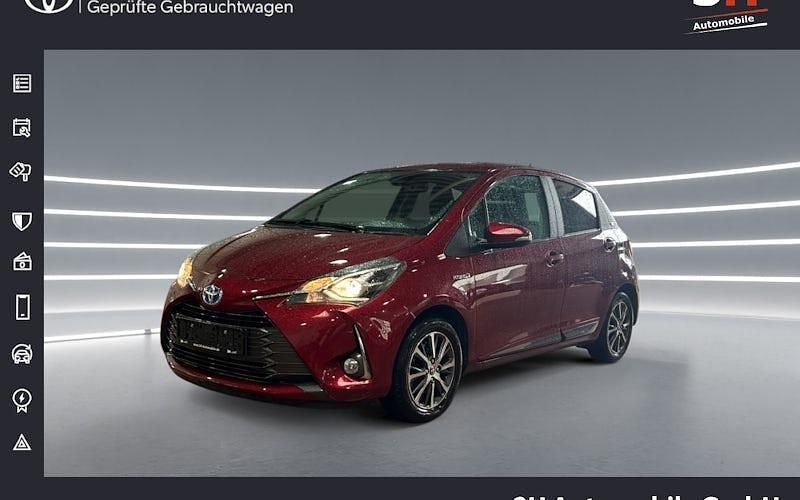 Rot Gebraucht 2019 Toyota Yaris Hybrid Limousine | 13.890 € (Fairer Preis) - Bild 1/4
