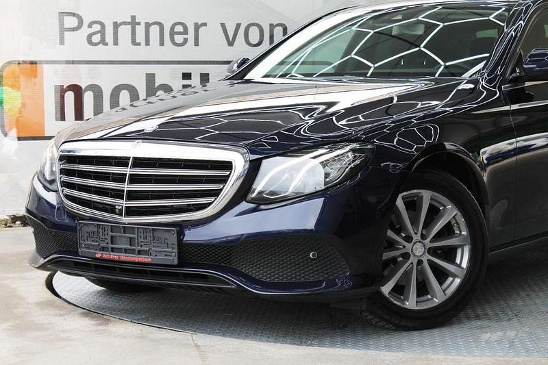 Gebraucht Mercedes E220 194 PS (142 kW) 2016 Blau Limousine