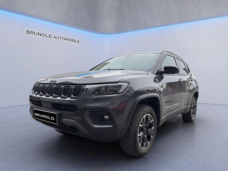 Grau Gebraucht 2022 Jeep Compass Trailhawk SUV | 31.900 € (Etwas zu teuer) - Bild 1/4