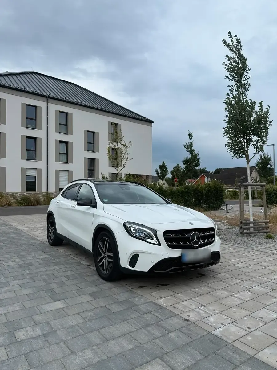 Gebraucht Mercedes GLA220 184 PS (135 kW) 2019 Weiß SUV