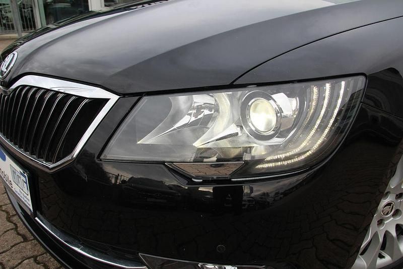 Gebraucht Skoda Superb Exclusive 170 PS (125 kW) 2015 Schwarz Kombi