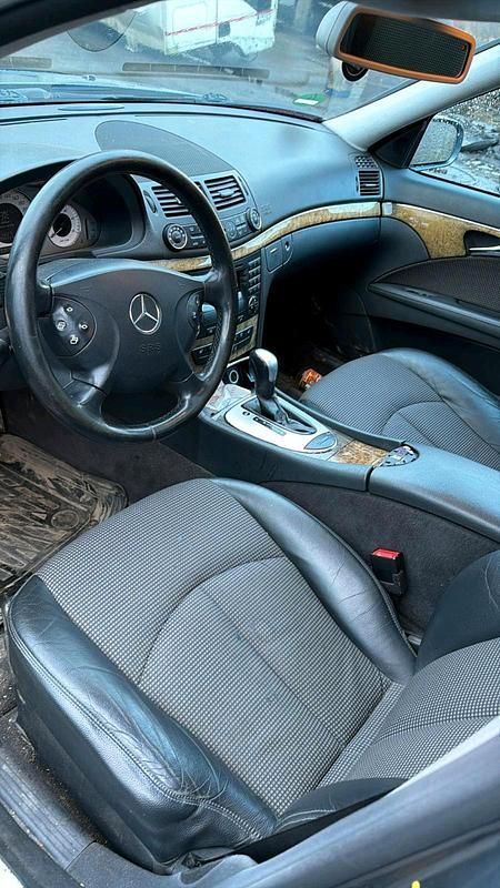 Gebraucht Mercedes E280 190 PS (139 kW) 2005 Grau Kombi