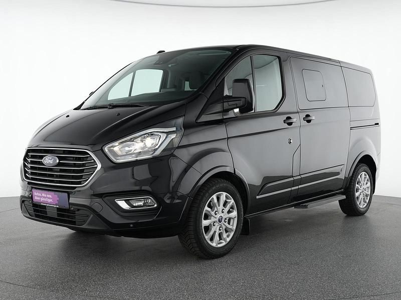 Gebraucht Ford Tourneo Titanium 131 PS (96 kW) 2022 Obsidian schwarz Van / Kleinbus