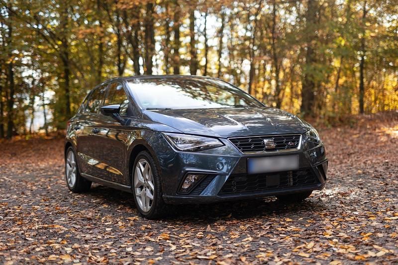 Grau Gebraucht 2020 Seat Ibiza FR Kleinwagen | 15.499 € (Etwas zu teuer) - Bild 1/4