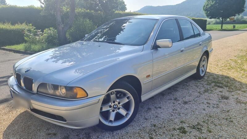 Grau Gebraucht 2001 BMW 520 Limousine | 5.900 € (Teuer) - Bild 1/4