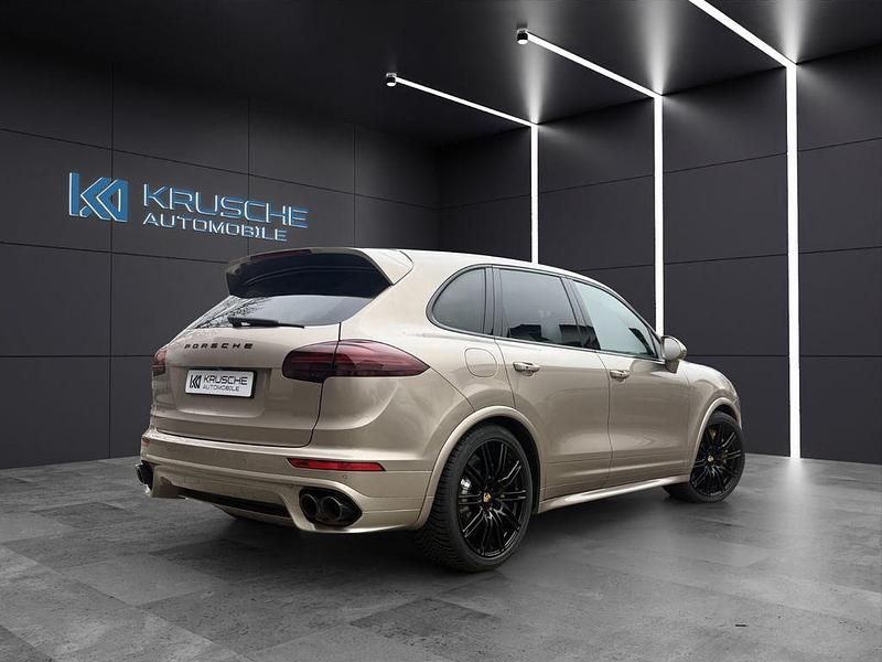 Gebraucht Porsche Cayenne Turbo S 570 PS (419 kW) 2016 Gold SUV