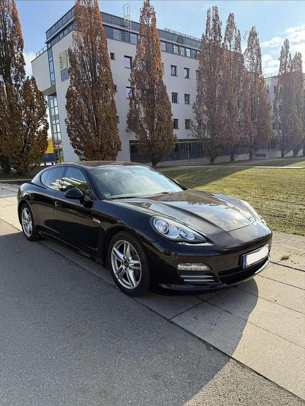 Gebraucht Porsche Panamera Basis 299 PS (219 kW) 2011 Schwarz Kleinwagen