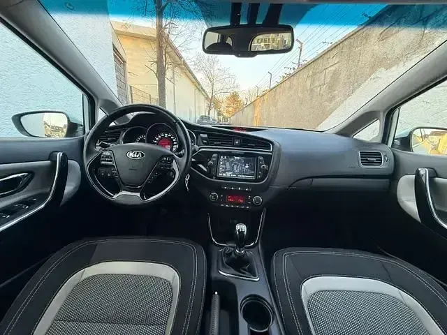 Usado Kia Ceed 135 CV (99 kW) 2018 Blanco Utilitario