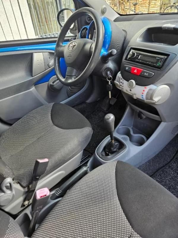 Gebraucht Toyota Aygo 65 PS (47 kW) 2009 Blau Kleinwagen