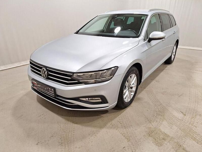 Gebraucht VW Passat Business 150 PS (110 kW) 2023 Scale silver metallic Kombi