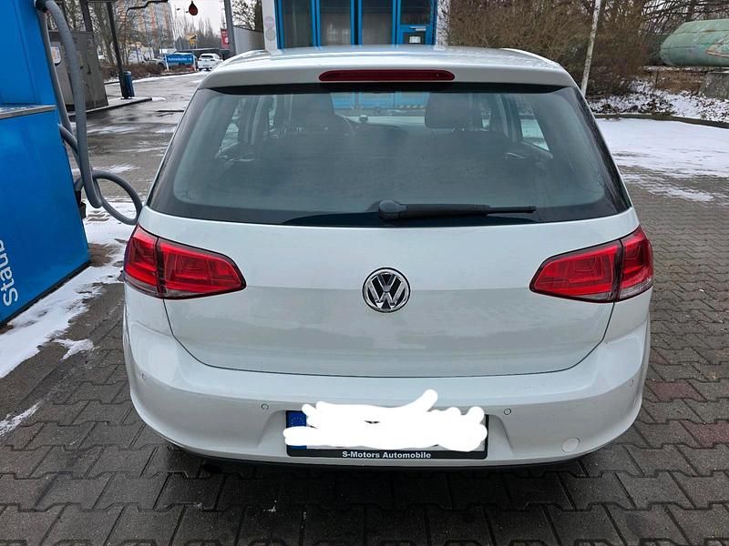 Gebraucht VW Golf VII 105 PS (77 kW) 2014 Weiß Limousine