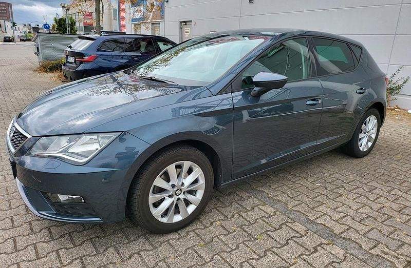 Grau Gebraucht 2019 Seat Leon Style Limousine | 9.999 € (Guter Preis) - Bild 1/4