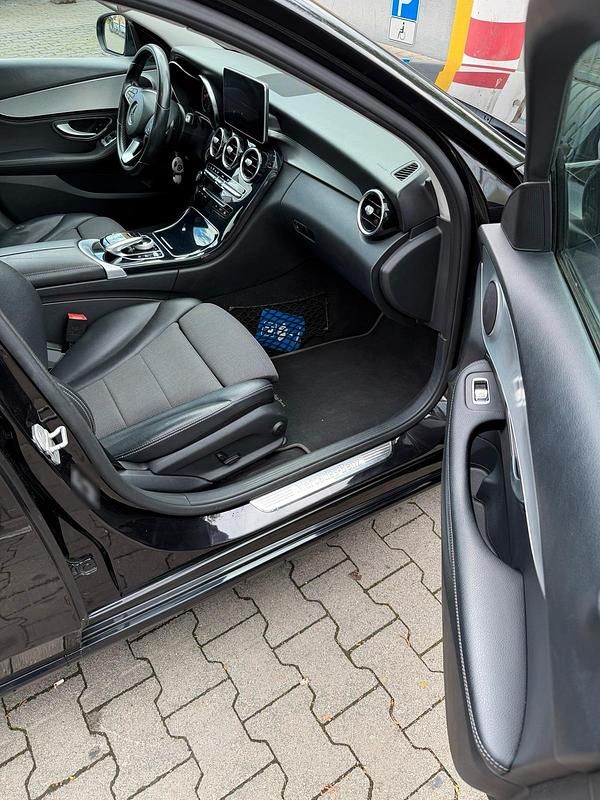 Second-hand Mercedes C220 170 CP (125 kW) 2014 Negru Berlinǎ