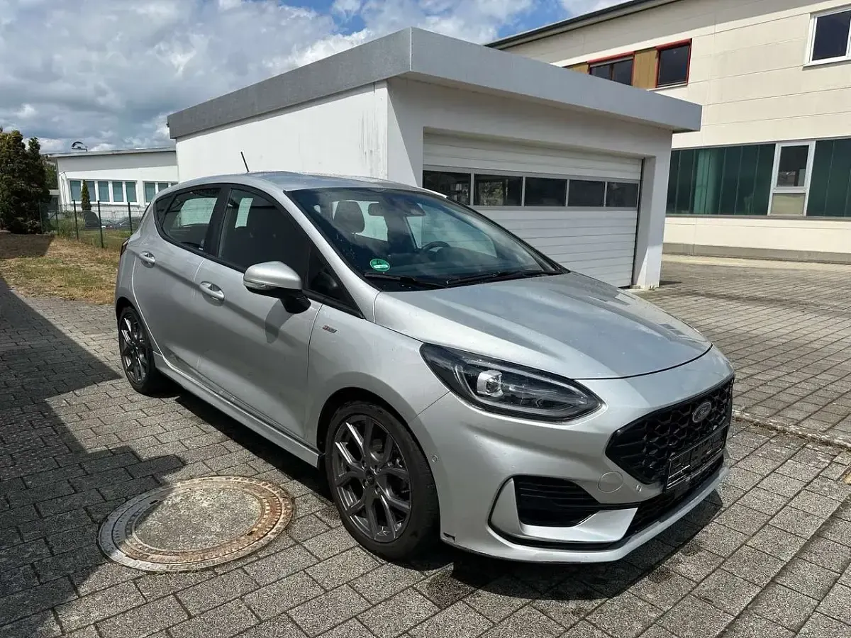 Gebraucht Ford Fiesta ST-Line 155 PS (114 kW) 2022 Polarsilber metallic Kleinwagen