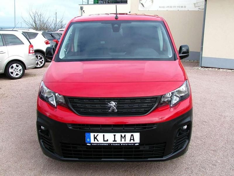 Gebraucht Peugeot Partner Premium 102 PS (75 kW) 2011 Wein rot Van / Kleinbus