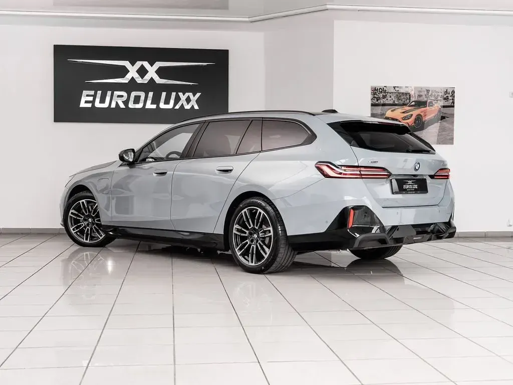 Gebraucht BMW 530e M Sport 190 PS (139 kW) 2025 Grau Kombi