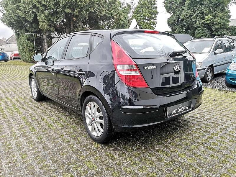 Gebraucht Hyundai i30 Edition+ 109 PS (80 kW) 2010 Schwarz Kleinwagen