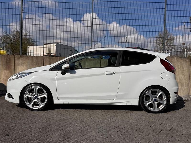 Gebraucht Ford Fiesta Performance Edition 182 PS (133 kW) 2014 Weiß Kleinwagen