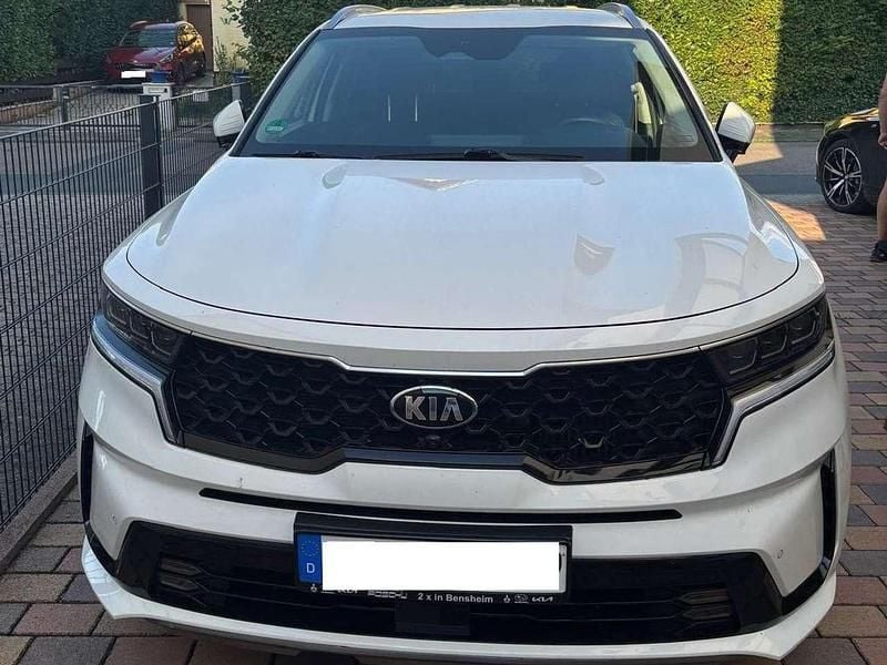Weiß Gebraucht 2021 Kia Sorento Spirit SUV | 29.900 € (Fairer Preis) - Bild 1/4