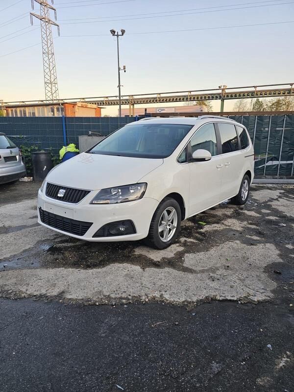 Weiß Gebraucht 2012 Seat Alhambra Van / Kleinbus | 8.500 € - Bild 1/4