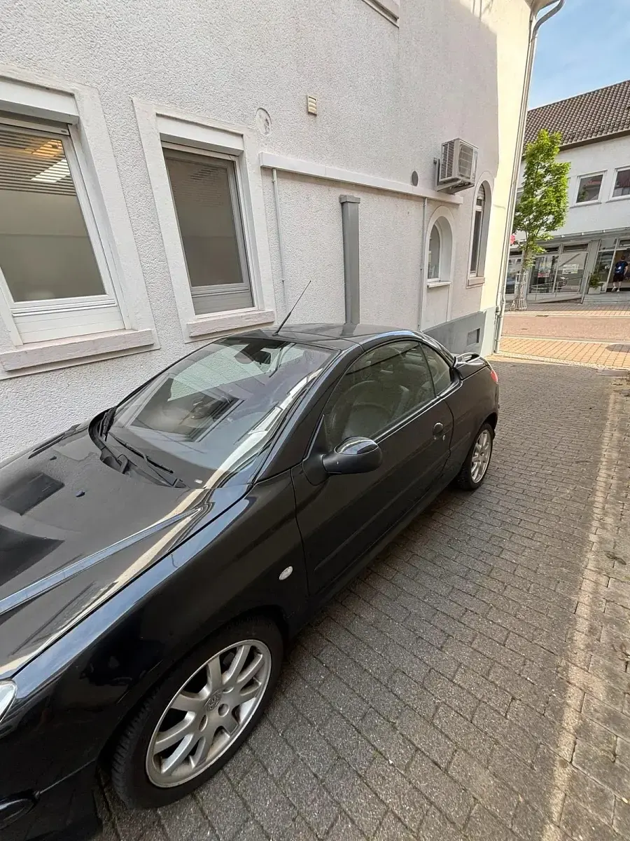 Gebraucht Peugeot 206 CC 109 PS (80 kW) 2003 Schwarz Cabrio