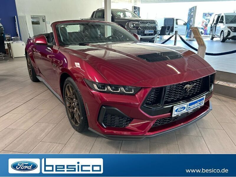 Molten magenta metallic (rot) Neu 2025 Ford Mustang Cabrio | 64.105 € (Fairer Preis) - Bild 1/4
