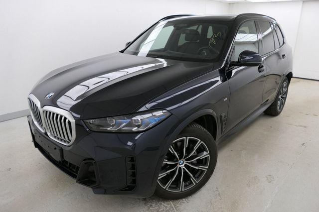 Phytonicblau metallic Gebraucht 2020 BMW X5 M Sport SUV | 75.990 € - Bild 1/4