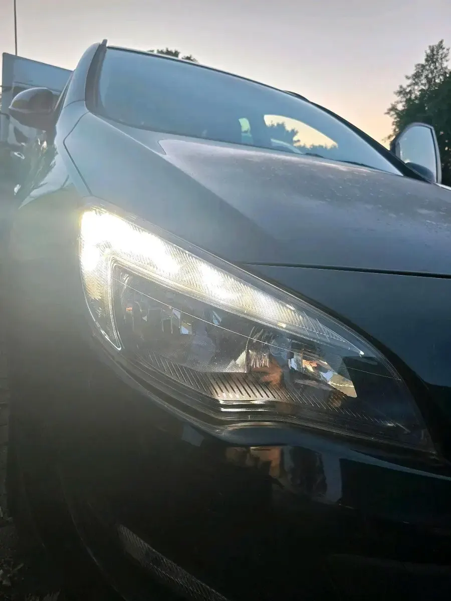 Gebraucht Opel Astra 135 PS (99 kW) 2015 Schwarz Kombi