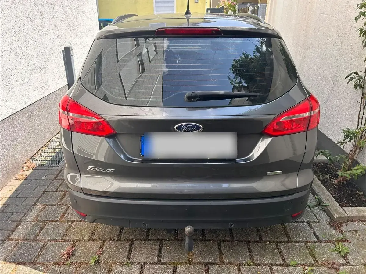 Gebraucht Ford Focus Business Edition 125 PS (91 kW) 2015 Grau Limousine