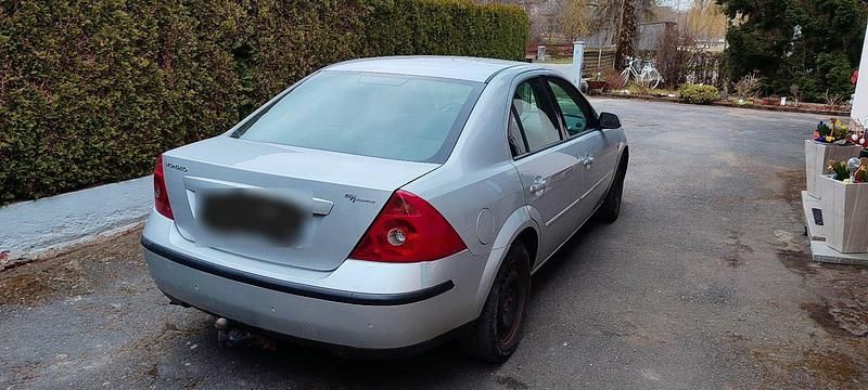 Gebraucht Ford Mondeo 146 PS (107 kW) 2001 Silber Limousine