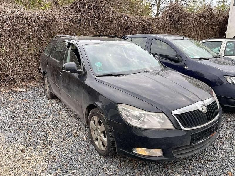 Gebraucht Skoda Octavia Ambiente 122 PS (89 kW) 2009 Schwarzmagic perleffekt Kombi
