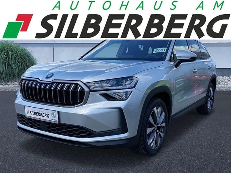 Brilliantsilber metallic Neu 2025 Skoda Kodiaq Selection SUV | 43.749 € (Fairer Preis) - Bild 1/4