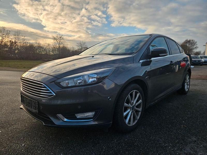 Gebraucht Ford Focus Titanium 125 PS (91 kW) 2017 Grau Limousine